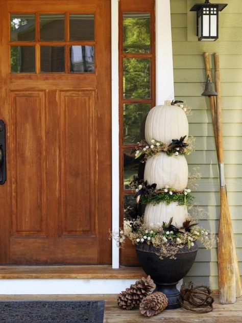 Totally Topiary Pumpkin Topiary Front Porches, Stack Pumpkins, Pumkin Decoration, Fall Container Gardens, Pumpkin Topiary, Fall Flower Arrangements, Thanksgiving Table Settings, Fall Front Porch, Diy Network