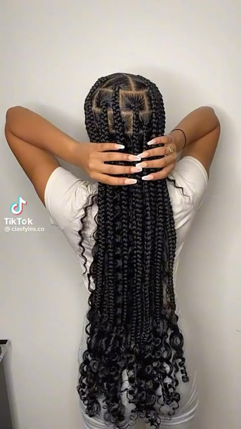 Pretty Knotless Braids Styles, Big Knotless Goddess Braids, Jumbo Box Braids Curly Ends, Jumbo Box Braids Peekaboo, Shirt Braided Hairstyles, Bohemian Jumbo Braids, Ombre Jumbo Knotless Braids, Trendy Hairstyles For Long Hair 2023, Easy Hairstyles To Do With Braiding Hair