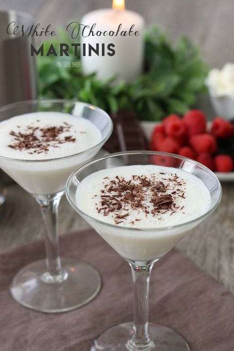 White Chocolate Martini Easy Christmas Drinks, Chocolate Martinis, White Chocolate Martini, Mint Chocolate Chip Milkshake, White Chocolate Liqueur, Chocolate Martini, Chocolate Liquor, Chocolate Liqueur, Vanilla Vodka