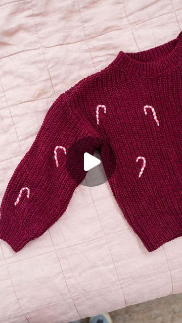 Geneva Vanderzeil on Instagram: "Candy cane embroidered jumpers 🎄These are SO easy to make and the perfect way to dip your toe into embroidery! In case you want to learn how to do this, a few weeks ago we launched the christmas projects in my @genevasdiyschool  Embroidery Course and this is one of them - you’ll find the tutorial for this and exactly how to do the yarn embroidery stitches shown here. Along with soooo many other projects and stitches that will turn you into a pro! You can access the course via the link in my bio (we’re currently doing huge Black Friday sale on all our bundles!) or if you comment ‘jumper’ I’ll send the link to the course directly to your DMs. #heirloomquality #diy #embroidery #christmasjumper #candycanejumper" Diy Christmas Jumper Ideas, Diy Christmas Jumper, Christmas Jumper Ideas, Crafternoon Ideas, Jumper Ideas, Yarn Embroidery, Christmas Jumper, Felt Christmas, Diy Embroidery