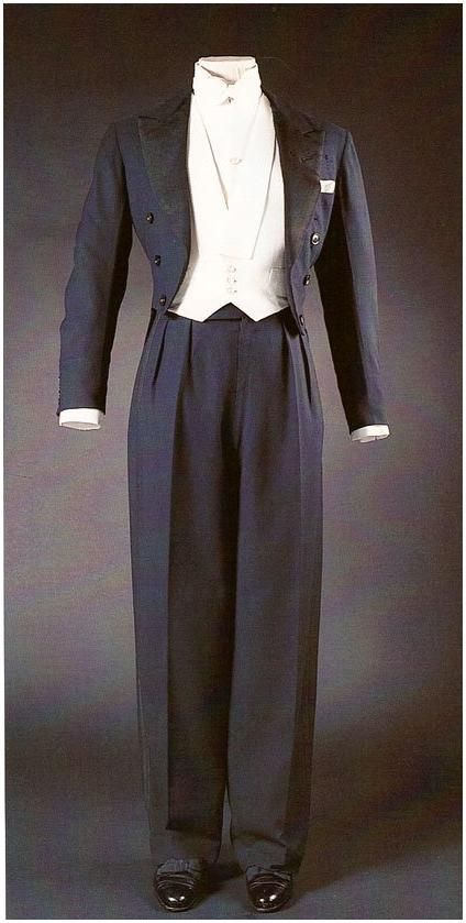 -Duke of Windsor’s A midnight blue worsted formal evening dress suit Duke Of Windsor, Men's Formal Wear, 30s Fashion, Mens Formal Wear, Vintage Mens Fashion, 1930s Fashion, 1940s Fashion, Well Dressed Men, White Tie