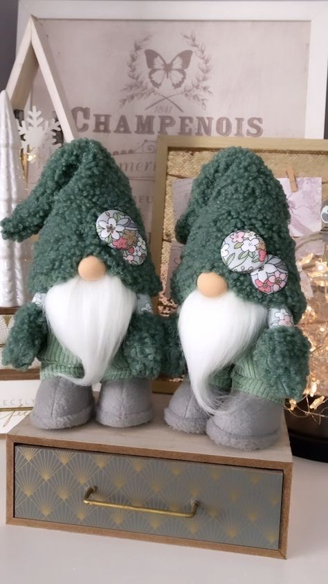 Instagram Holiday Gnomes Diy, Crafty Hobbies, Nordic Gnomes, Gifts Wrapping Diy, Gnomes Diy, Diy Christmas Decorations Easy, Diy Gnomes, Gnome Patterns, Art Dolls Handmade