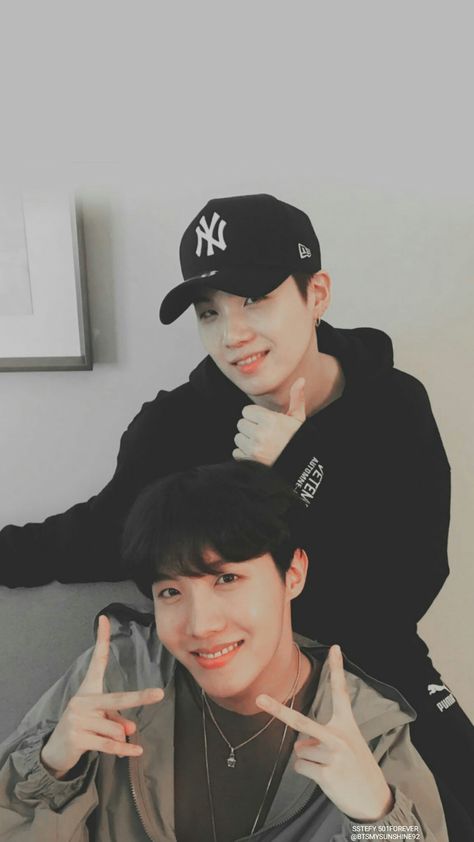 Cr. BTSMySunshine92 RUN BTS ! 2019 - Epi.68! Behind the scene #SUGA #JHOPE Jung So Min, Sopot, Hoseok Bts, Bts Aesthetic Pictures, Run Bts, Bts Group, About Bts, Bts Lockscreen, Bts Yoongi