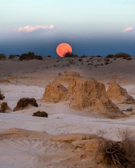 Full Moon Rising, Desert Dream, Desert Life, Moon Rise, Travel Images, Future Travel, Travel Goals, Australia Travel, New South Wales