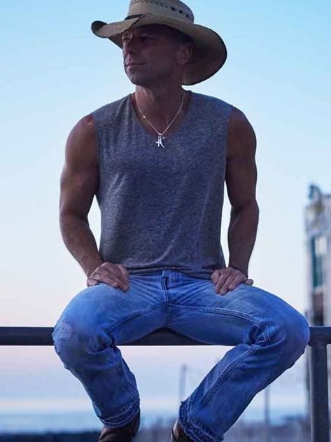 Kenny Chesney Quotes, Kenny Chesney Concert, Famous Country Singers, Kenney Chesney, Best Country Music, Country Fan, Alan Jackson, Love Husband Quotes, Cowboy Outfits