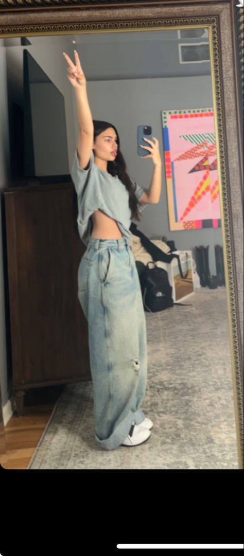 Ariana Greenblatt Converse, Ariana Greenblatt Outfits Casual, Ariana Greenblatt Room, Ariana Greenblatt Style, Arianna Greenblatt Outfits, Ariana Greenblatt Outfits, Ariana Greenblatt, Outfit Inspo Casual, Outfit Inspo Fall