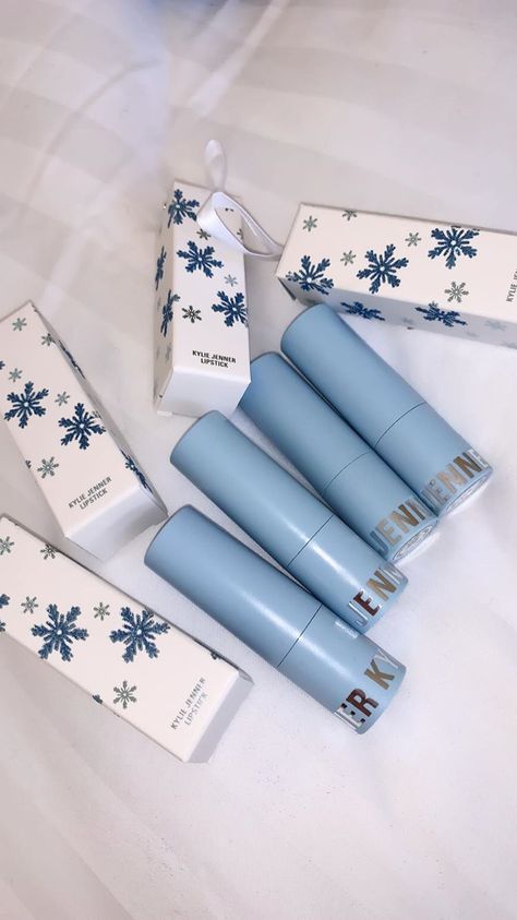 Kylie Cosmetics Holiday Collection, Kylie Lipstick, Kylie Makeup, Alat Makeup, New Year's Makeup, Kylie Jenner Lipstick, Kylie Jenner Makeup, Baby Blue Aesthetic, Kylie Cosmetic