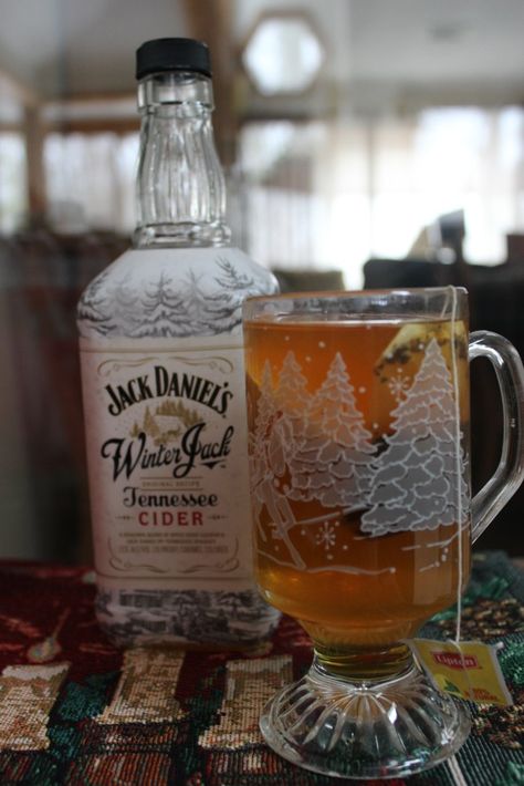 Winter Jack Apple Hot Toddy Recipe - Beauty Loves Booze Jack Daniels Cider Recipes, Jack Daniels Winter Cider Recipes, Jack Daniel’s Winter Jack Recipes, Winter Jack Recipes Drinks, Winter Jack Cocktails, Winter Jack Daniels Recipes, Jack Daniels Winter Jack Recipes, Winter Jack Recipes, Winter Jack Daniels