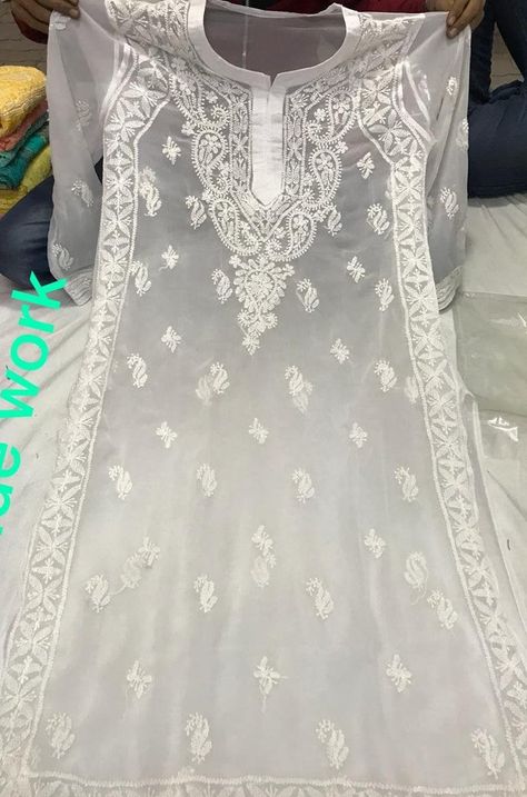 Bride Pics, Chicken Kari, Chikankari Work, Chikankari Embroidery, Chikankari Kurti, Indian Sari Dress, Phulkari Dupatta, Chikankari Suits, Hand Embroidery Dress