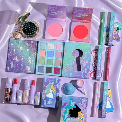 Lost In Wonderland, Disney Inspired Makeup, Alice In Wonderland Makeup, Wonderland Makeup, Lilo And Stitch Merchandise, Makeup Kit For Kids, Wet N Wild Makeup, Makeup Pallets, Sephora Skin Care