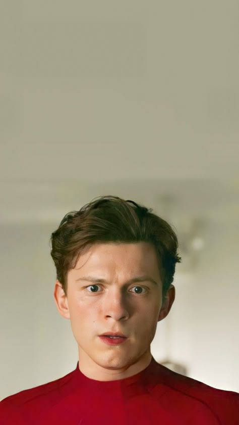 Spm Wallpaper, Tom Holland Hair, Tom Holland Haircut, Peter Parker Wallpaper, Tom Holland Wallpaper, Lucas Evangelista, Peter Parker Tom Holland, Parker Spiderman, Red Guy