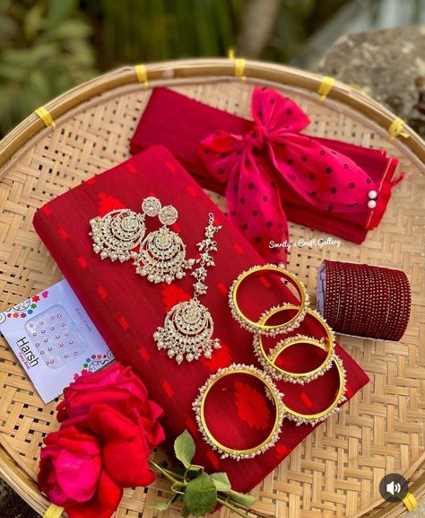 Ig Questions, Adorable Aesthetic, Bangle Ceremony, Wedding Gift Hampers, Draping Styles, Indian Wedding Favors, Diy Anniversary Gift, Wedding Gift Pack, Saree Wearing