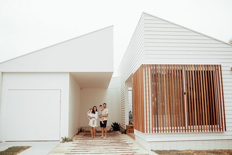 Orton Haus: A coastal home with raw and natural accents | Style Curator Modern White Weatherboard House, White Colourbond House, Modern Weatherboard House, Extensions Home, Colourbond House Exterior, Modern Coastal Facade, White Weatherboard House, Timber Facade, Coastal Facade