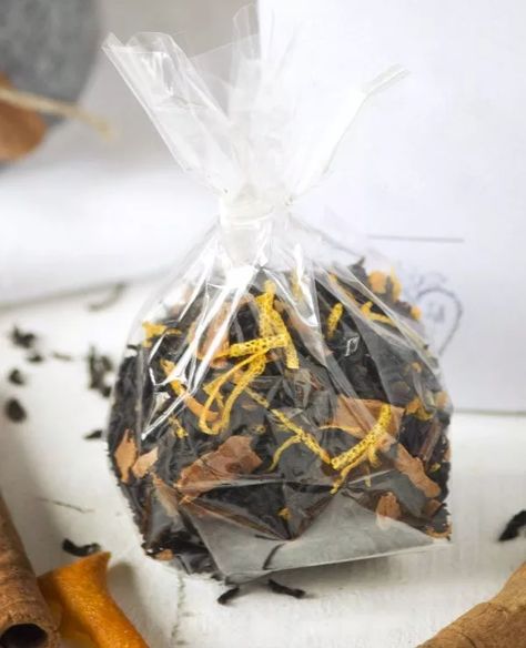 Homemade Christmas Tea Recipe — Eatwell101 Christmas Tea Recipe, Fun Homemade Gifts, Tea Blends Recipes, Best Herbal Tea, Black Tea Blends, Healing Tea, Homemade Tea, Orange Tea, Herbal Teas Recipes