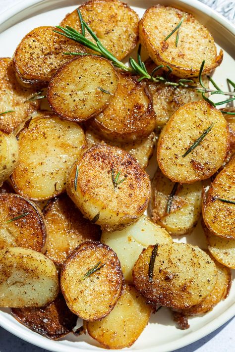 Perfect Fried Potatoes, Soft Fried Potatoes, Easy Fried Potatoes, Potato Aesthetic, Stovetop Meals, Rustic Potatoes, Pan Fried Potatoes, Fried Potatoes Recipe, Cooked Potatoes