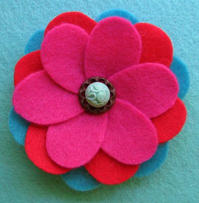 Felt Flower Tutorial, Diy Flores, Fleurs Diy, Felt Brooch, Diy Headband, Felt Flower, Felt Diy, Craft Time, Felt Fabric