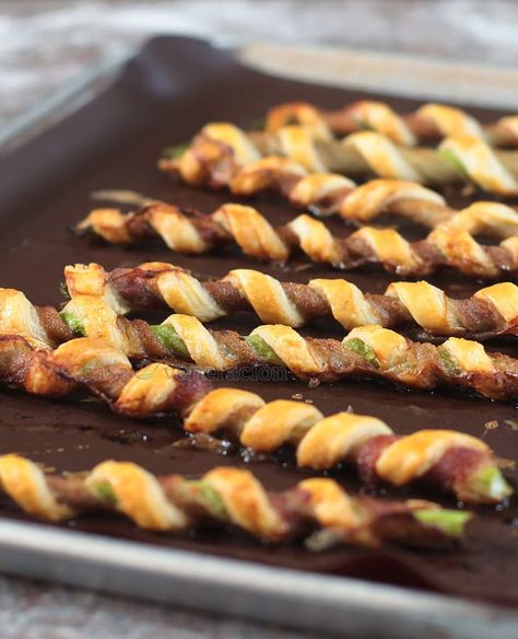 Puff Pastry Asparagus, Appetizers Puff Pastry, Puff Pastry Bacon, Asparagus Puff Pastry, Bacon Puffs, Asparagus Appetizer, Bacon Asparagus, Asparagus Dishes, Asparagus Recipes Baked