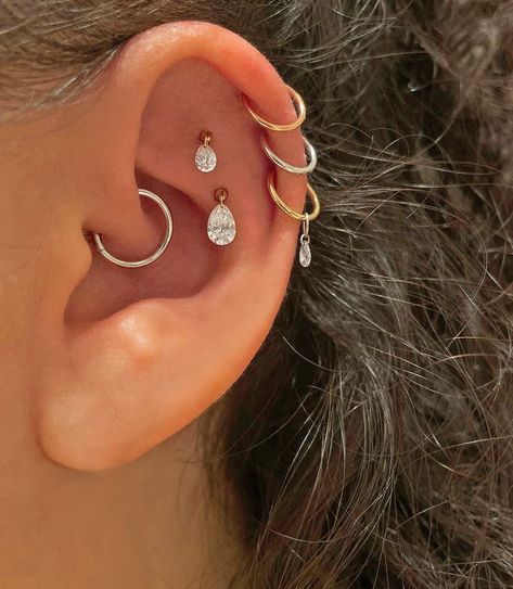 Set your style in motion with diamonds that appear to float along the ear. Ear Piercing Stacks, Piercing Stacks, Maria Tash Earrings, Earrings Piercings, Princess Diamond Ring, Oc Aesthetic, Maria Tash, Princess Ring, Diamond Eyes