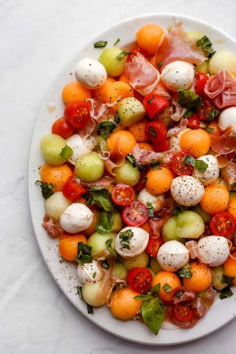 The perfect summer melon salad for any barbecue, summer potluck, or pool party. Pair this melon prosciutto salad with grilled fish or chicken on the side, or enjoy it as a main dish. Melon Ball Salad, Honeydew Recipe, Yacht Food, Prosciutto And Mozzarella, Cantaloupe Salad, Prosciutto Salad, Melon Balls, Cantaloupe Recipes, Bee Cottage