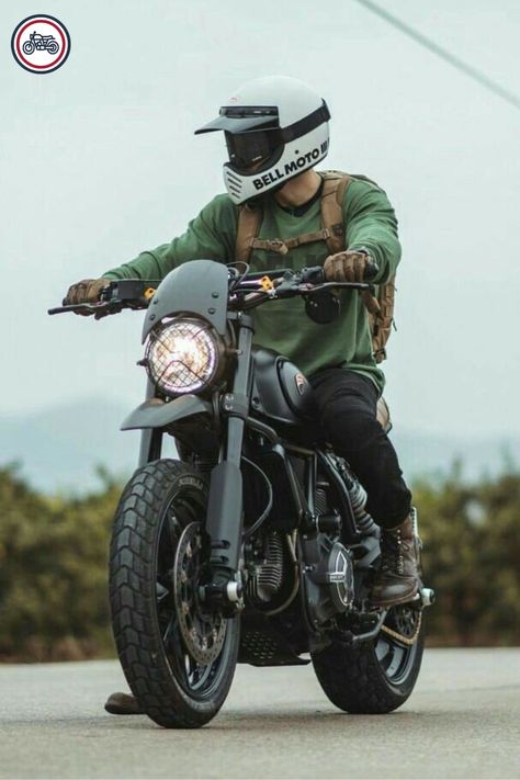 #moto #toutterrain #Scrambler #aventure #paysages #conduite #sécurité Ducati Scrambler Custom, Custom Bikes Cafe Racers, Moto Scrambler, Biker Photography, Scrambler Custom, Мотоциклы Cafe Racers, Biker Photoshoot, Motorcycle Photography, Cafe Racing