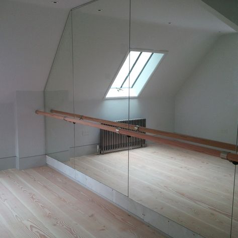 Home Ballet Studio, Home Gym Room, Studio Mirrors, Casa Rock, Ballet Barres, Ballet Room, Dance Studio Design, Home Dance Studio, Ballet Studio