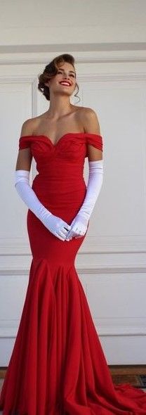 Old Money Christmas Aesthetic, Opera Gloves Outfit, Dresses And Gloves, Dress With Gloves Classy, 80s Red Dress, Prom Dress With Gloves, Old Money Christmas, Leather Gloves Outfit, Gloves Ideas