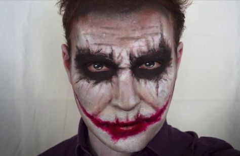 Perfect Joker makeup! Heath Ledger Joker Makeup, Joker Makeup Tutorial, Batman Makeup, Joker Halloween Makeup, Make Up Diy, Makeup Zombie, Batman Halloween, Joker Halloween, Joker Makeup