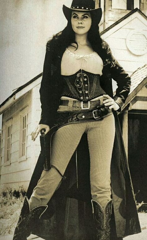 Vampire Cowgirl, Goth Cowgirl, Saloon Girl, Western Saloon, Saloon Girls, Costume Inspo, Country Girl, Steampunk Fashion, Dnd Characters