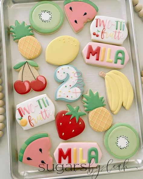 Cookies Summer, Royal Icing Cookies Recipe, Fruity Cookies, Lemon Cookies, Oranges And Lemons, Birthday Themes, Icing Cookies, Interior Stylist, Royal Icing Cookies