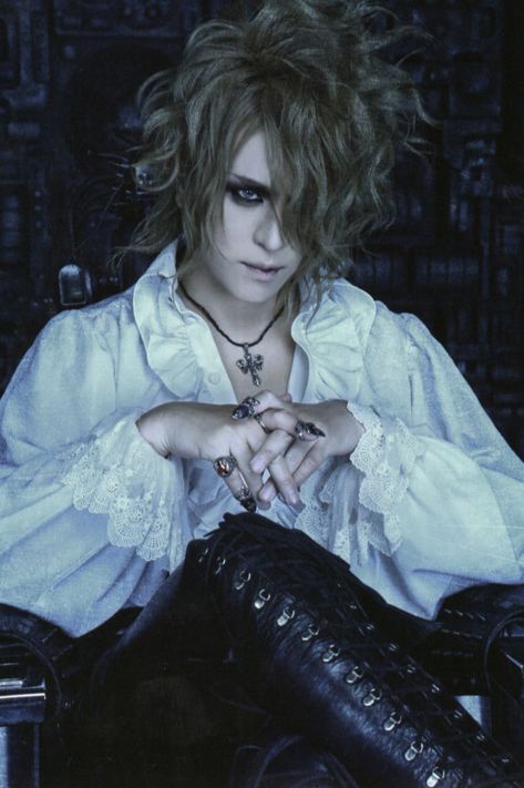 Vkei Male Fashion, Visual Kei Fashion Men, Visual Kei Male, Visual Kei Men, Vampire Guy, Kamijo Versailles, Vkei Fashion, Goth Male, Visual Kei Fashion