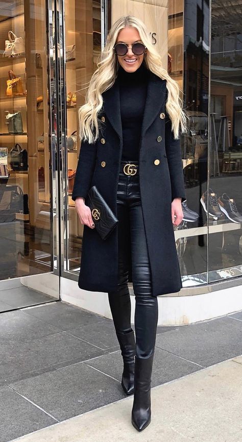 Gucci Belt Outfit, Elegantes Outfit Damen, Leather Leggings Outfit, Chique Outfit, Casual Chic Outfits, Walking Down The Street, Fashion Blogger Outfit, Blogger Outfits, Casual Outfit Inspiration