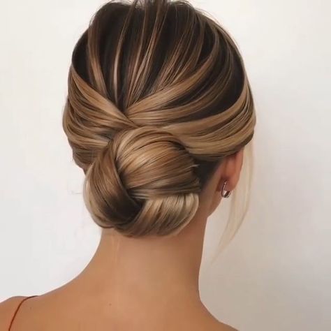 Chignon Simple, Hair Updos Tutorials, Prom Hair Updo, Wedding Hairstyles Tutorial, Updo Tutorial, Hair Upstyles, Elegant Hair, Low Bun, Short Wedding Hair