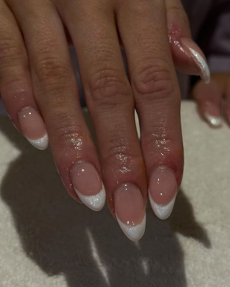 POLISHED BY SKAFTE | pearly french using * esmio dehydrator * sns base * esmio Serena skin * esmio whitney white mixed with glazed chrome and top coat * esmio… | Instagram Pearly White Nails, Pretty Fingers, French Top, Sns Nails, White French Tip, Glitter Top, Top Nail, White Nails, How To Do Nails