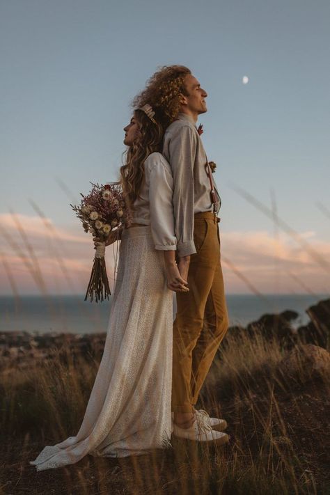 Boho Wedding Poses, Boho Wedding Photoshoot, Blue Hour Portrait Photography, Bohemian Couple Photoshoot, Blue Hour Wedding Photography, Blue Hour Couples Photos, Blue Hour Engagement Photos, 70s Elopement, Boho Couple Photoshoot Outfits