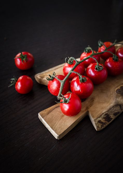 Simple Sundays | Spaghetti with Chicken Sausage and Lentil Bolognese How To Grow Tomatoes, Determinate Tomatoes, Lentil Bolognese, Grow Tomatoes, Tomato Season, Food Art Photography, Bolognese Recipe, Fruits Images, Chicken Spaghetti