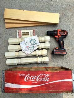 Flea Market Flip Ideas, Old Coke Crates, Coke Crate Ideas, Drawers Repurposed, Coca Cola Decor, Flip Ideas, Tray Tables, Crate Table, Thrift Store Diy