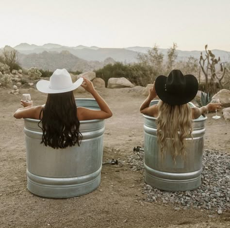 White Cowboy Hat Aesthetic, Western Folk Aesthetic, Rodeo Girl Aesthetic, Country Western Aesthetic, Trailer Park Photoshoot, Modern Cowgirl Aesthetic, Aesthetic Western Pictures, Cowgirl Best Friends, Western Photoshoot Ideas Cowgirl