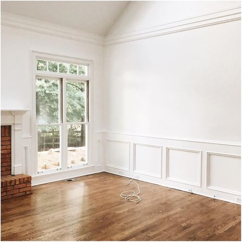 Benjamin Moore Chantilly Lace Chantilly Lace Paint, Benjamin Moore Chantilly Lace, Chantilly Lace Benjamin Moore, Benjamin Moore Gray, Shingle Colors, Lace Painting, Grey Paint Colors, Best Paint Colors, White Paint Colors