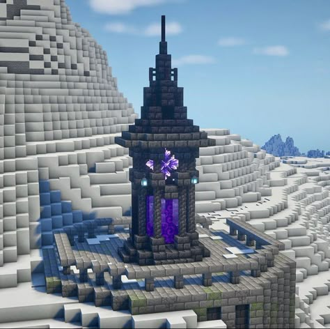 Deepslate Buildings, Dark Tower Minecraft, Gothic Minecraft Builds Easy, Minecraft Evil Build, Goth Castle Minecraft, Nether Design Minecraft, Castle Designs Minecraft, Minecraft Blackstone Build, Dark Magic Minecraft Builds