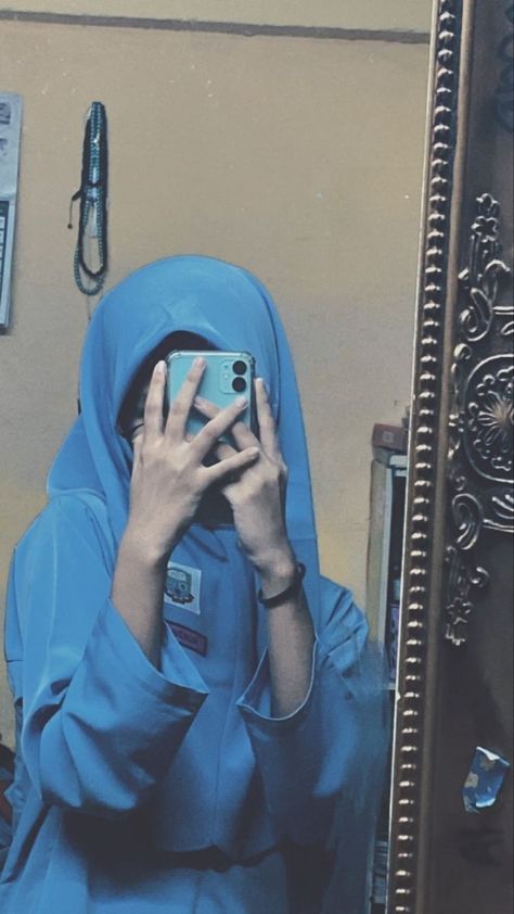 Hijab Fashion Inspiration Instagram, Muka Lelaki, Foto Cewek Hijab Aesthetic, Ootd Poses, Medical Wallpaper, My Saves, Wallpaper Iphone Love, Ootd Aesthetic, Color Wallpaper Iphone