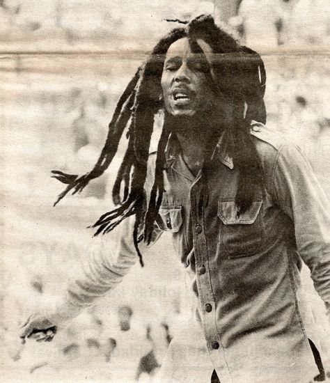 On November 7, 1979 Bob Marley performed at Penn Hall in Philadelphia, PA.  He also hosted a party at the Philadelphia Warwick Hotel.  Included here are several images from that date.  The images w… Image Bob Marley, Jacob Miller, Bob Marley Legend, Marley Family, Bob Marley Pictures, Jah Rastafari, Reggae Bob Marley, Robert Nesta, Nesta Marley