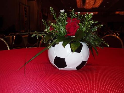 A neat idea for a center piece for soccer banquet. Soccer Centerpieces, Soccer Baby Showers, Soccer Senior Night, Soccer Events, Soccer Banquet, Banquet Centerpieces, Baseball Wreaths, Soccer Baby, Sports Banquet