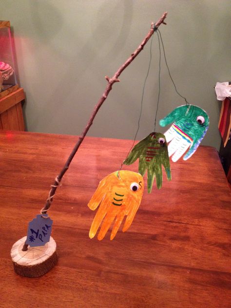 Fishing themed Father's Day gift with kids handprints Fishing Craft For Fathers Day, Fathers Day Gifts Ideas From Kids Diy Fishing, Fishing Art For Toddlers, Preschool Party Crafts, Fishing Handprint Art, Fishing Fathers Day Gift From Kids, Fishing Fathers Day Crafts, Fish Fathers Day Crafts For Kids, Camping Fathers Day Gifts