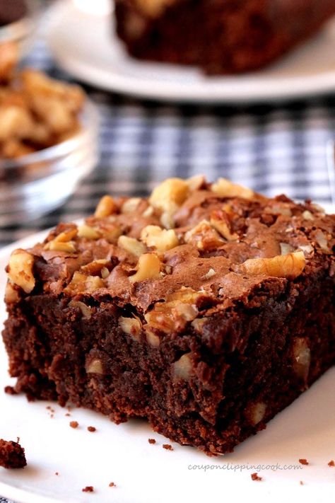 Brownies With Walnuts, Easy Homemade Brownies, Walnut Brownie Recipe, Chocolate Walnut Brownies, Cake Like Brownies, Chewy Chocolate Brownies, Homemade Brownies Easy, Brownies From Scratch, Walnut Brownies