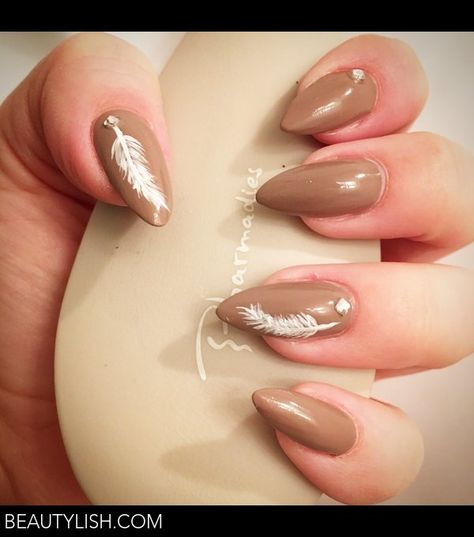 Feather Feather Nail Designs, Feather Nail, Newspaper Nails, Feather Nail Art, Winter Nails Gel, Feather Nails, Nude Nail Polish, Nude Nail, Gel Acrylic Nails