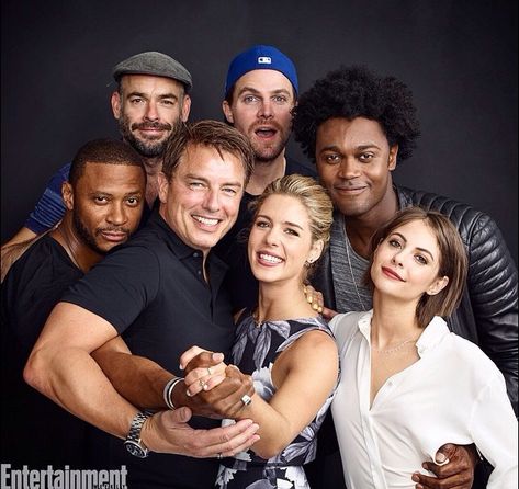 Comic Con 23/7/16 Arrow Serie, David Ramsey, Arrow Cast, Arrow Tv Series, Arrow Cw, Stephen Amell Arrow, Arrow (tv Show), Team Arrow, John Barrowman