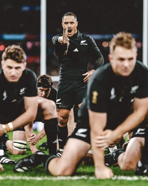 Rugby League Aesthetic, Rugby Wallpaper Iphone, Rugby Aesthetic Wallpaper, Rugby Player Aesthetic, Rugby Aesthetic, All Blacks Rugby Wallpaper, Photo Rugby, Marcus Smith Rugby, Rugby Photos