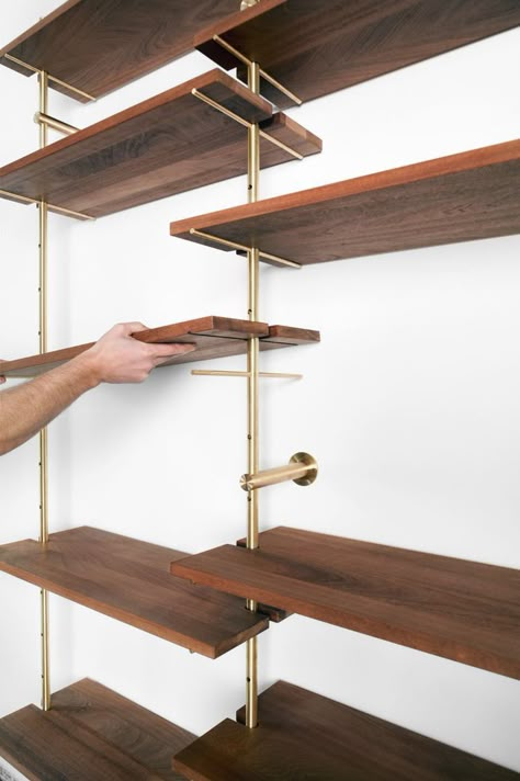 Rail Shelving, Best Bookshelves, Diy Bookshelf Ideas, Diy Bookshelf Design, Wall Shelving Systems, Brass Rail, Diy Bookshelves, Diy Bookshelf, Bookshelf Ideas