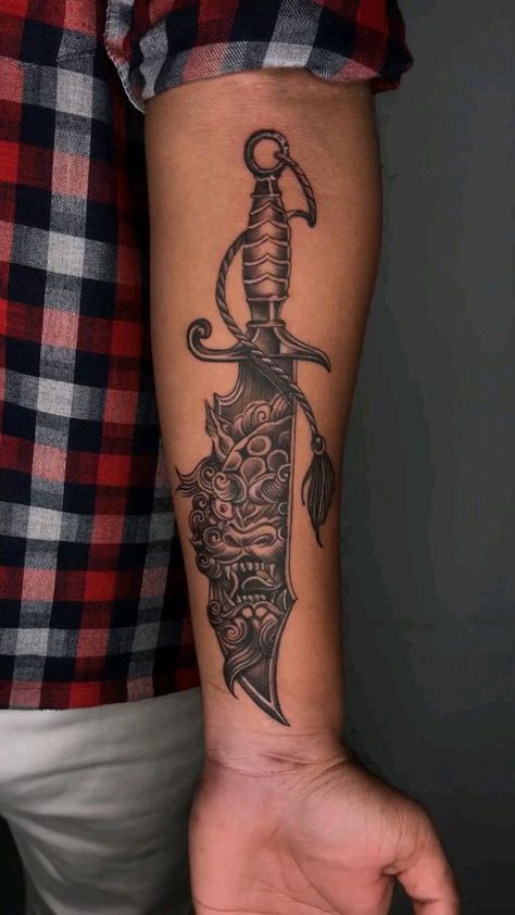 Dragon Knife Tattoo, Japanese Knife Tattoo, Dragon Knife, Good First Tattoos, Samurai Tattoo Sleeve, Scottish Tattoos, First Tattoo Ideas, Tattoo Japanese Style, Hippie Tattoo