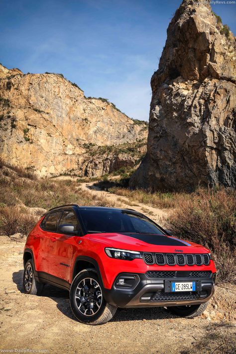 Jeep Compass Accessories, Jeep Compass Trailhawk, Jeep Cherokee Trailhawk, Vintage Concept, Jeep Brand, Sick Cars, New Jeep, Jeep Models, Chevrolet Captiva